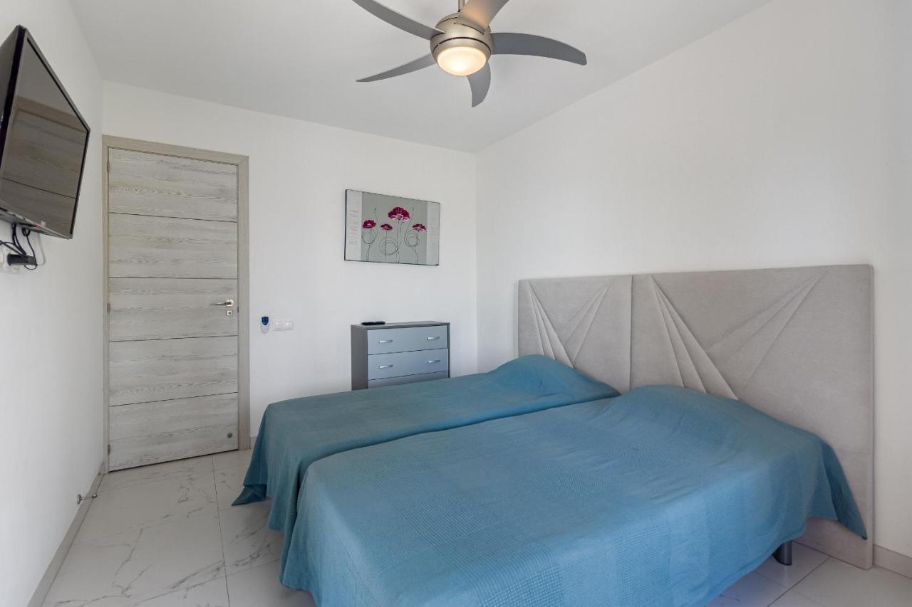 Amazing 3 Bedroom Apartment On The First Line Of The Best Las Americas Beach, Air Conditioner And Terrace Ocean View Плая де лас Америкас Екстериор снимка